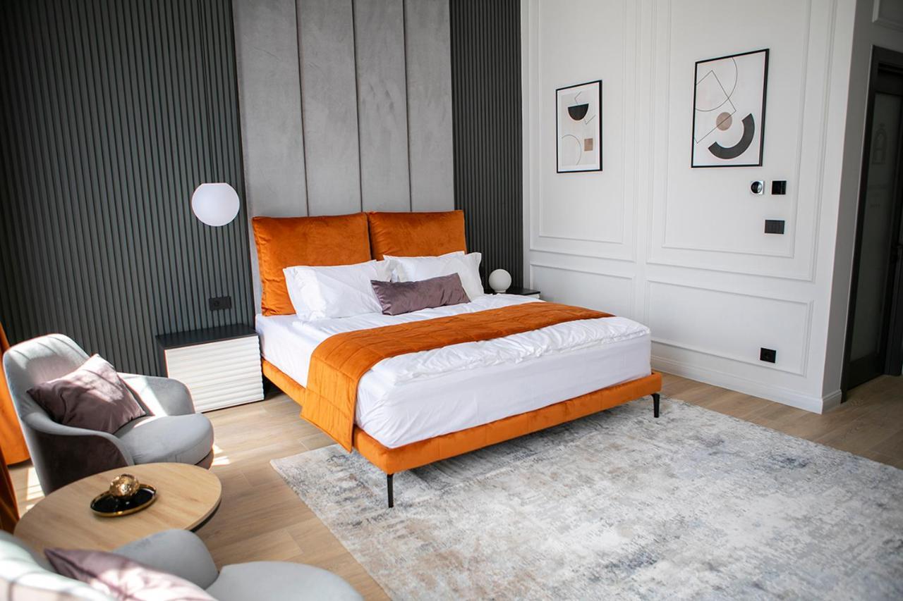 House Of Charles Hotel Carei Eksteriør billede