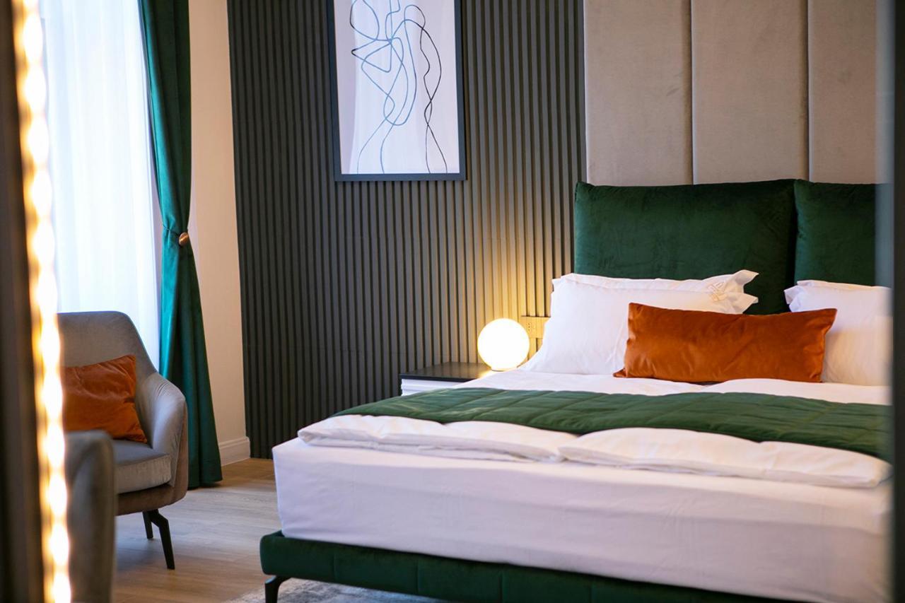House Of Charles Hotel Carei Eksteriør billede