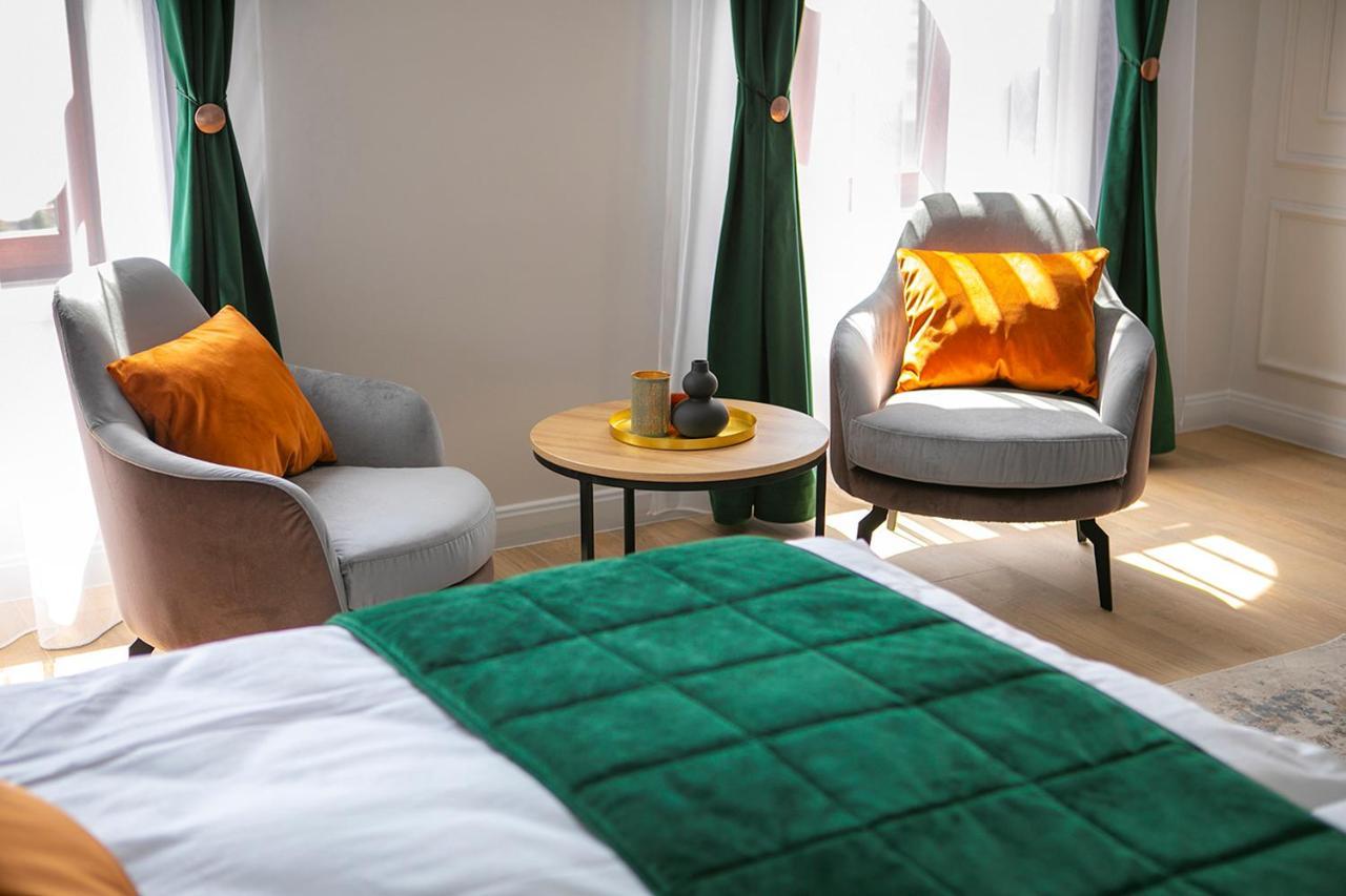 House Of Charles Hotel Carei Eksteriør billede