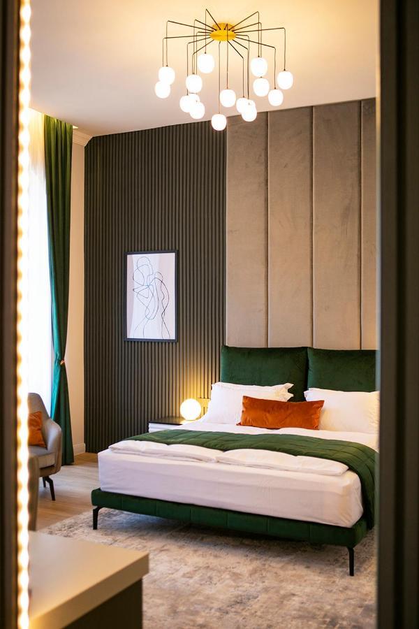 House Of Charles Hotel Carei Eksteriør billede