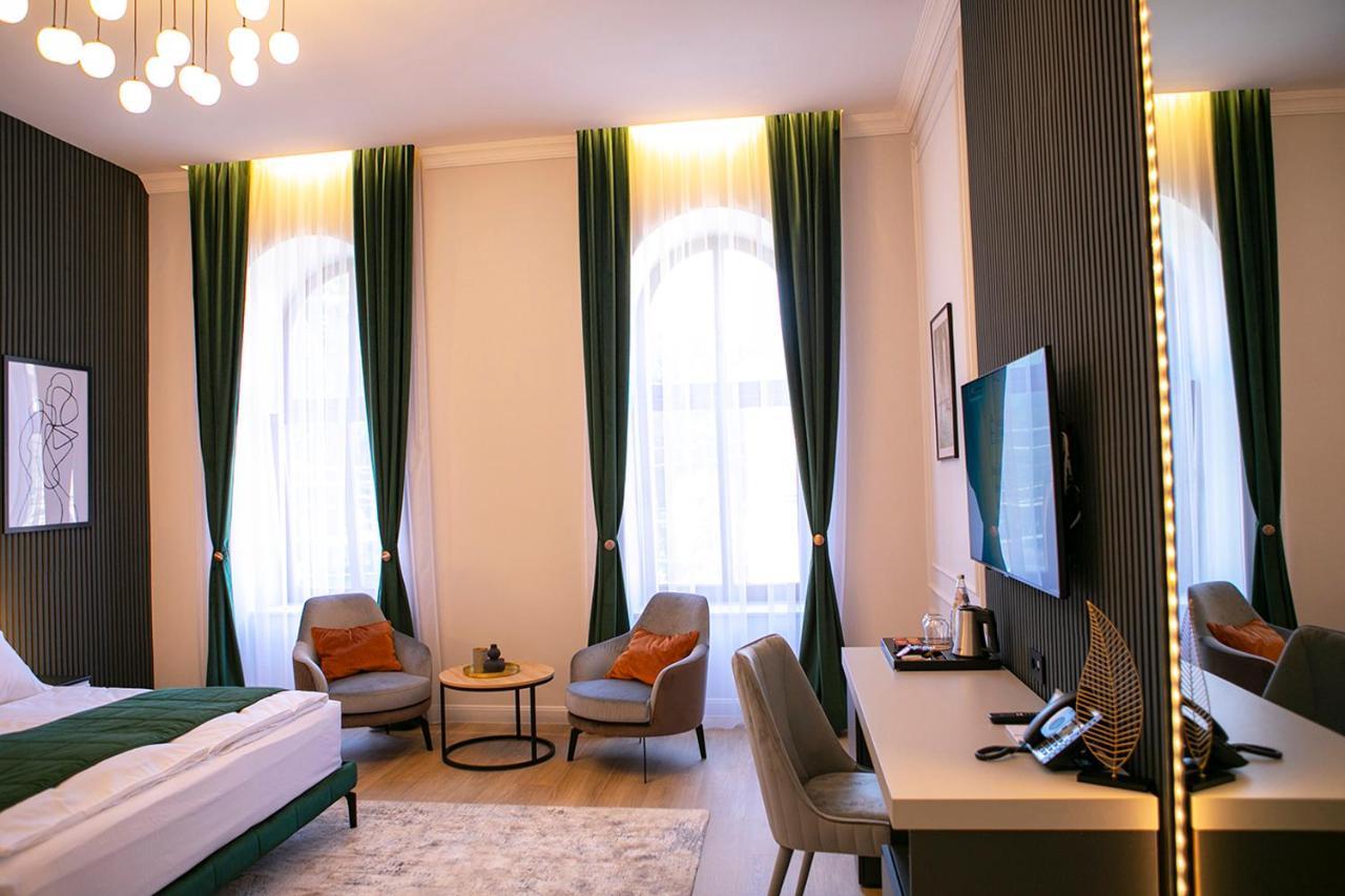 House Of Charles Hotel Carei Eksteriør billede