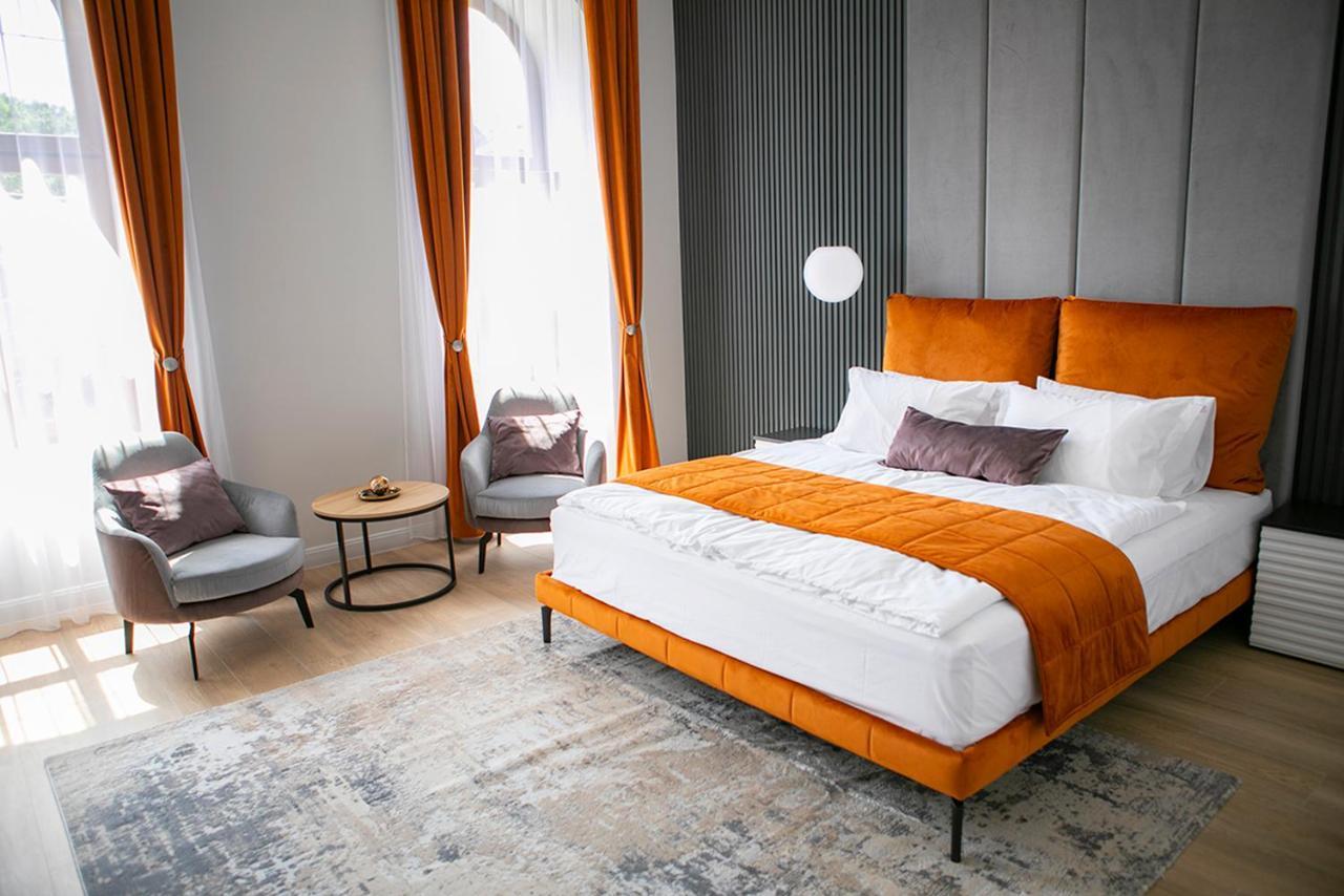 House Of Charles Hotel Carei Eksteriør billede