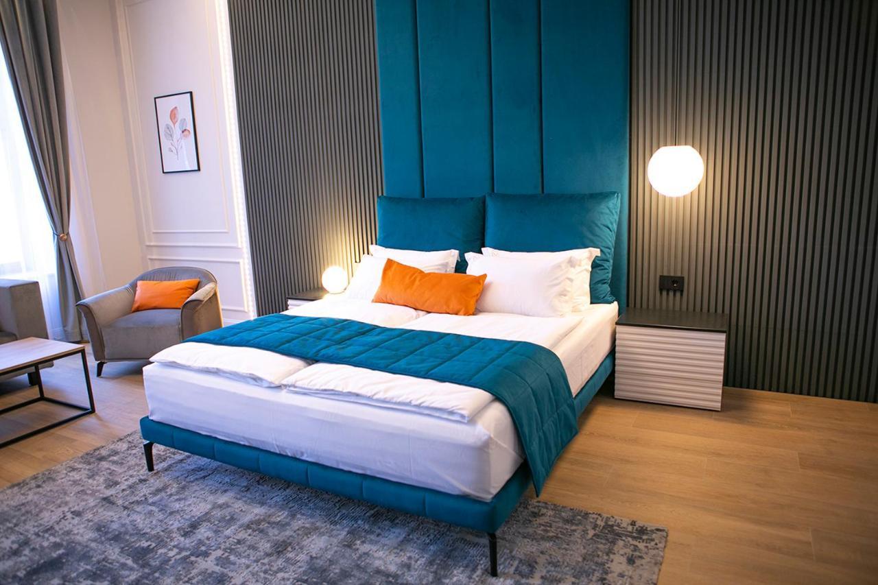 House Of Charles Hotel Carei Eksteriør billede