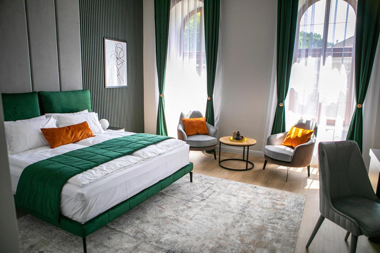 House Of Charles Hotel Carei Eksteriør billede