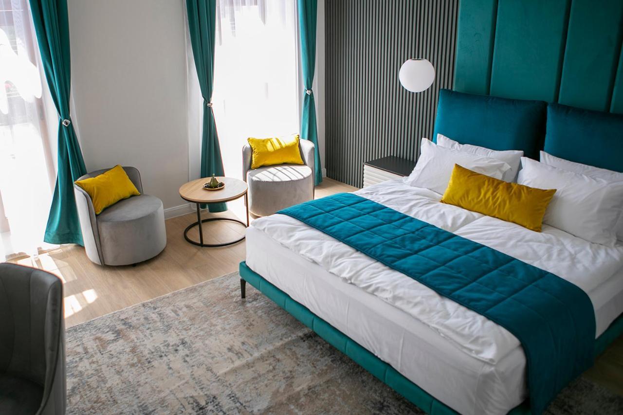 House Of Charles Hotel Carei Eksteriør billede