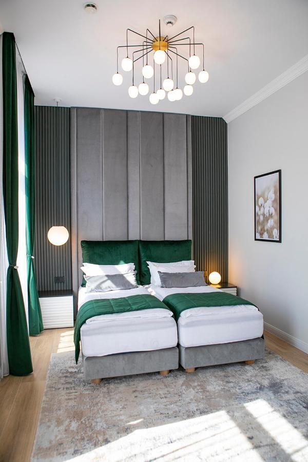 House Of Charles Hotel Carei Eksteriør billede