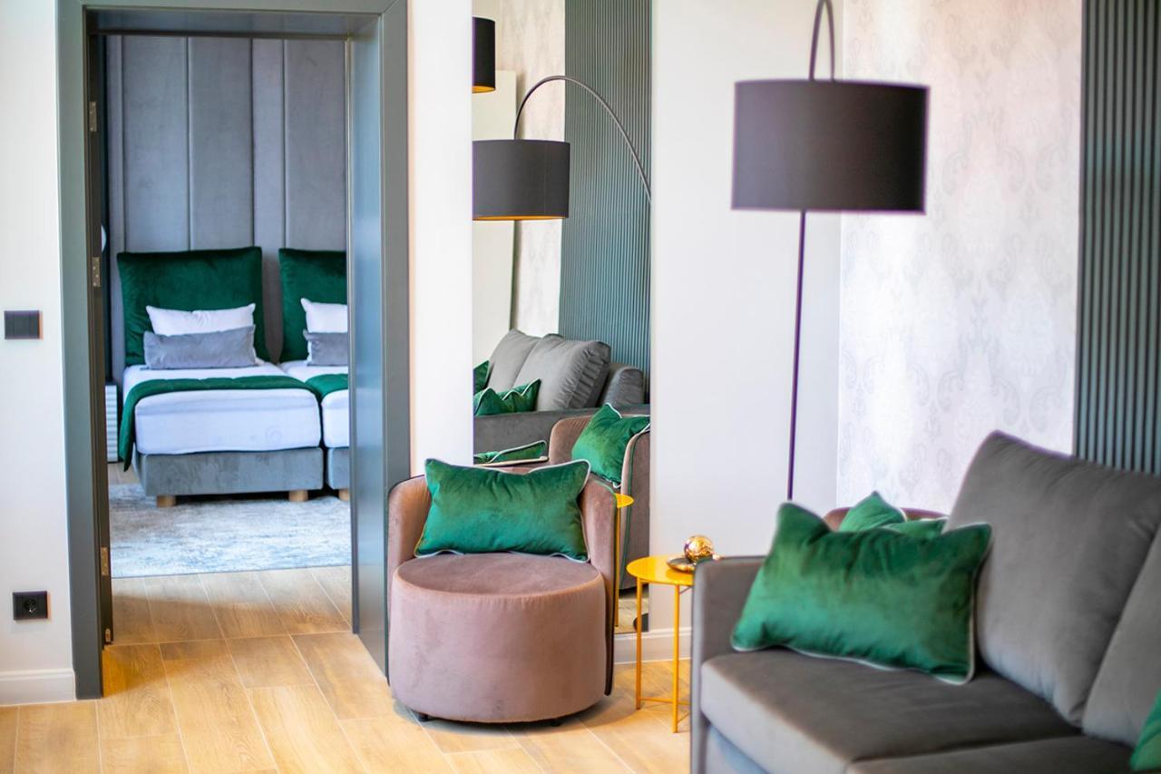 House Of Charles Hotel Carei Eksteriør billede